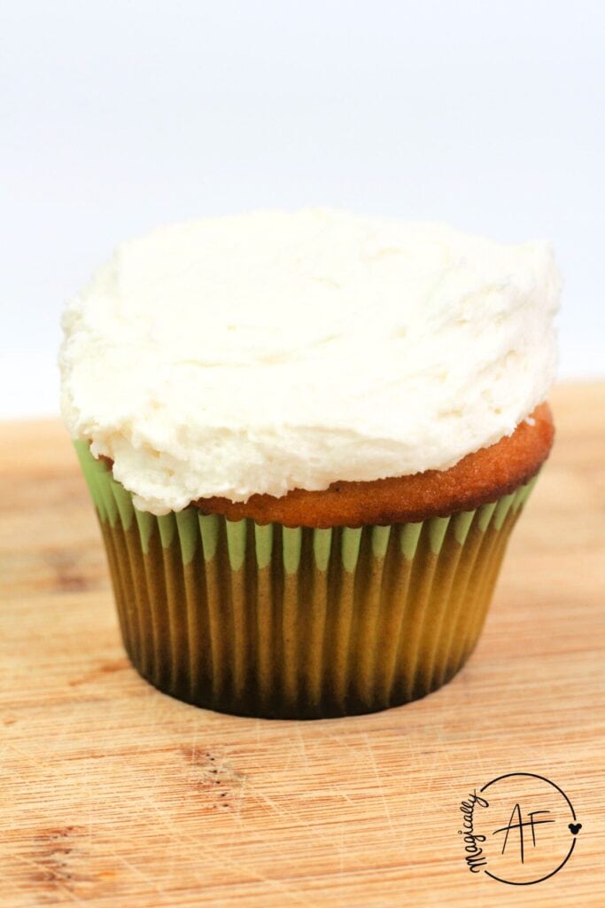 adding vanilla buttercream to mermaid cupcake